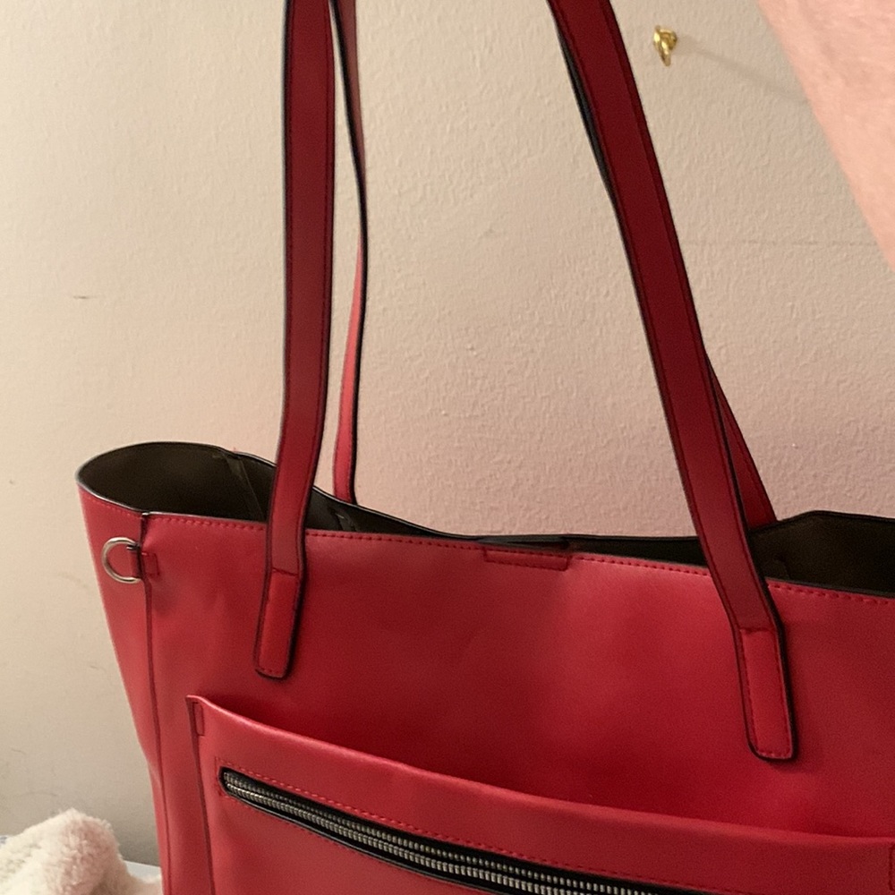 MONDANI New York Red Satchel Vegan LIKE NEW - Picture 4 of 12